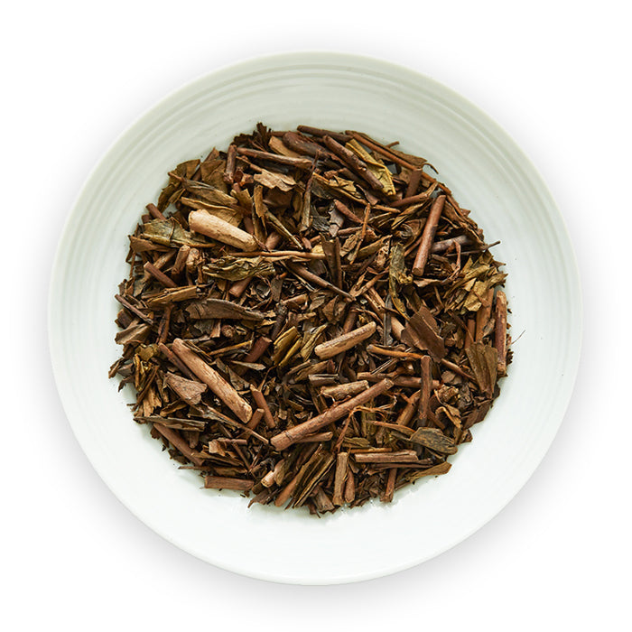 hojicha_mai_loose_leaf_tea_on_dish