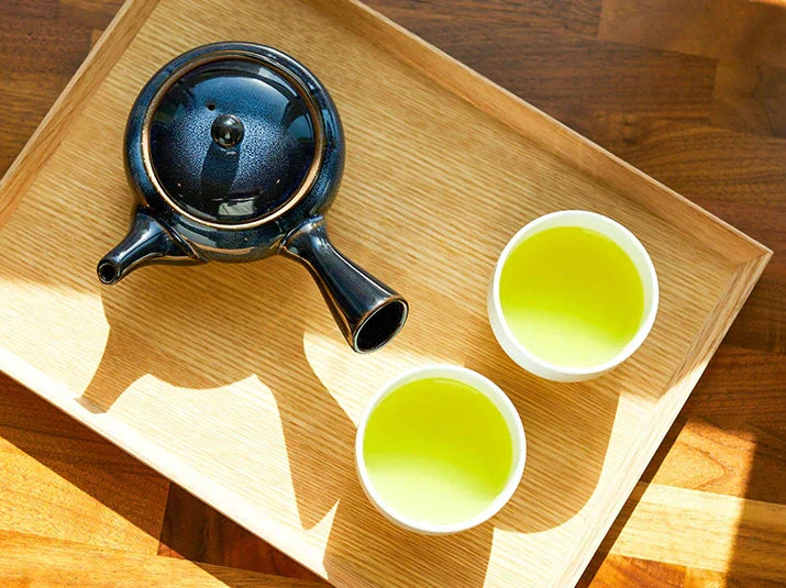 Side-by-side comparison of gyokuro and sencha Japanese green teas