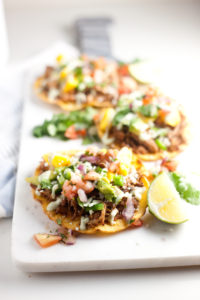 Salsa Verde Carnitas on Tostadas- macro friendly and so delicious! www.lillieeatsandtells.com