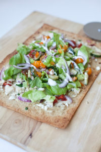 Macro Friendly greek flatbread pizza www.lillieeatsandtells.com