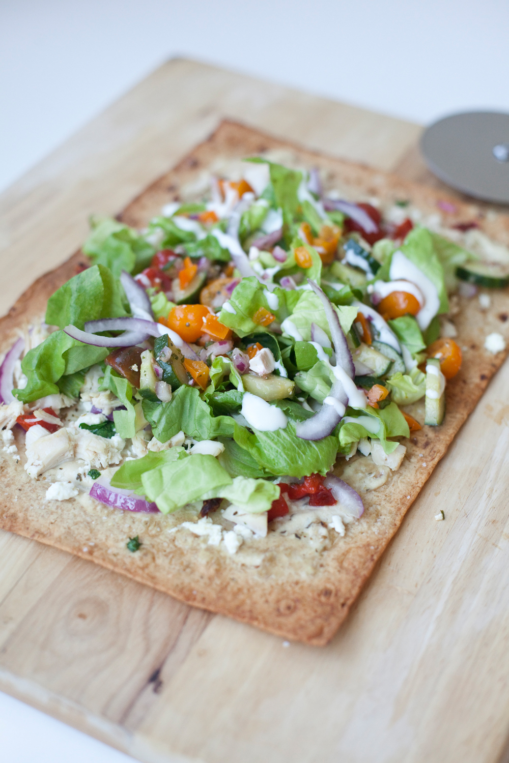 Macro Friendly greek flatbread pizza www.lillieeatsandtells.com