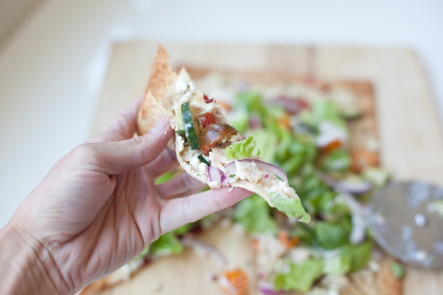 Macro Friendly Greek Flatbread lavash pizza lillieeatsandtells.com