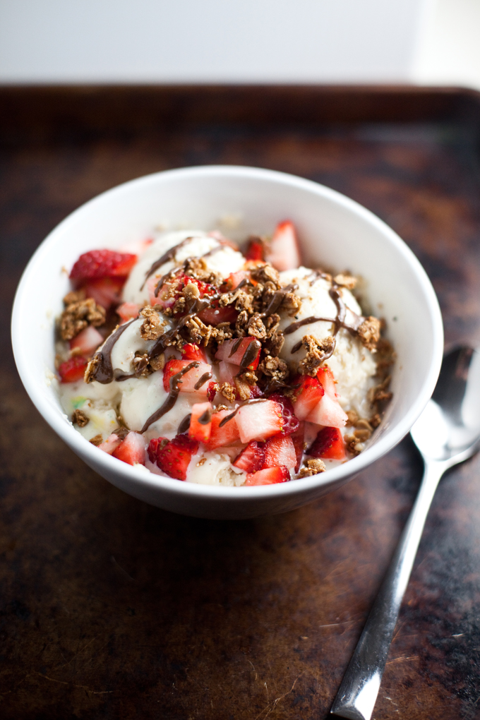 Warm Oatmeal Sundae www.lillieeatsandtells.com