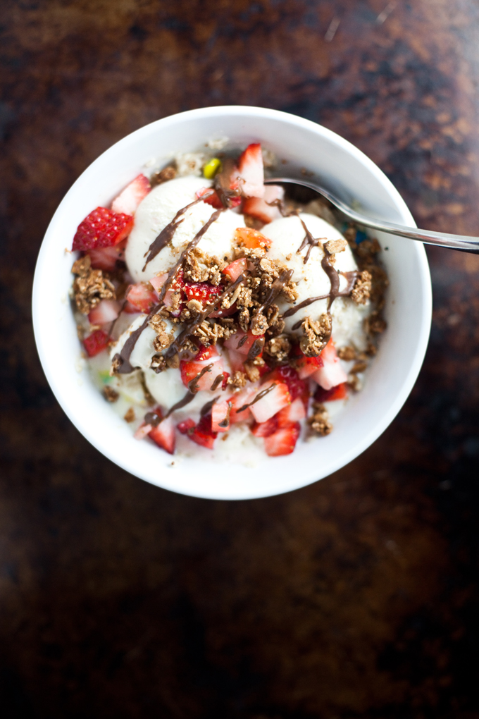 Warm Oatmeal Sundae www.lillieeatsandtells.com