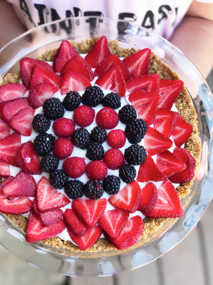 Greek Yogurt and Berry Tart www.lillieeatsandtells.com