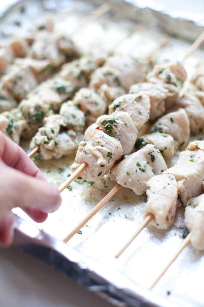 Greek Marinated Chicken Skewers #macrofriendly #light #healthy www.lillieeatsandtells.com