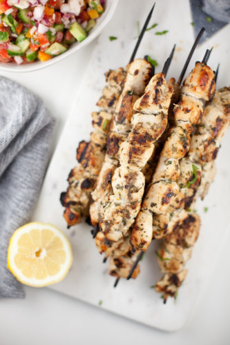 Greek Marinated Chicken Skewers #macrofriendly #light #healthy www.lillieeatsandtells.com