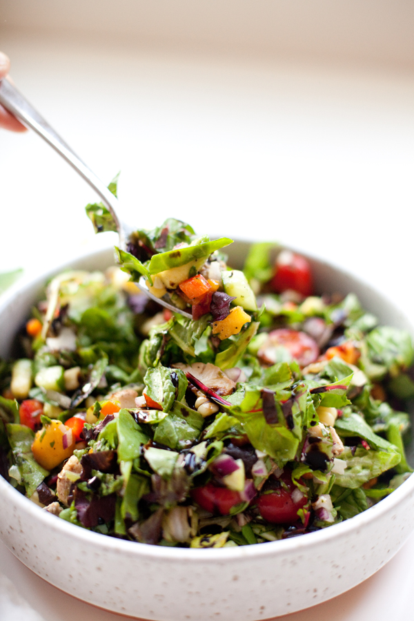 My Favorite Veggie and Peach Chopped Salad www.lillieeatsandtells.com #macrofriendly #macrofriendlyrecipes #healthyrecipes #choppedsalads #weightwatchersrecipes