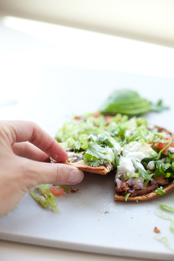 Low Carb Carnitas Tostada Pizzas www.lillieeatsandtells.com#macrofriendly #macrofriendlyrecipes #iifym #weightwatchersrecipes #cookinglight