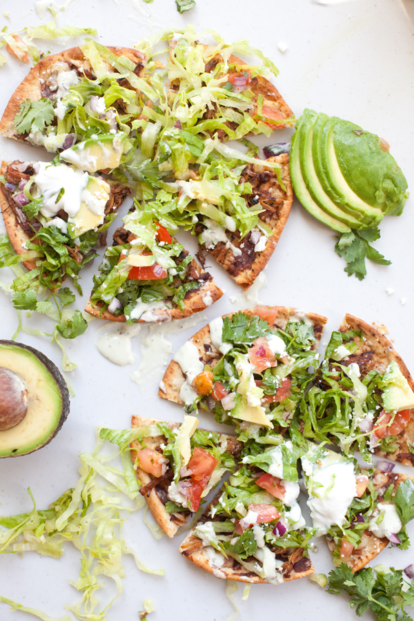 Low Carb Carnitas Tostada Pizzas www.lillieeatsandtells.com#macrofriendly #macrofriendlyrecipes #iifym #weightwatchersrecipes #cookinglight
