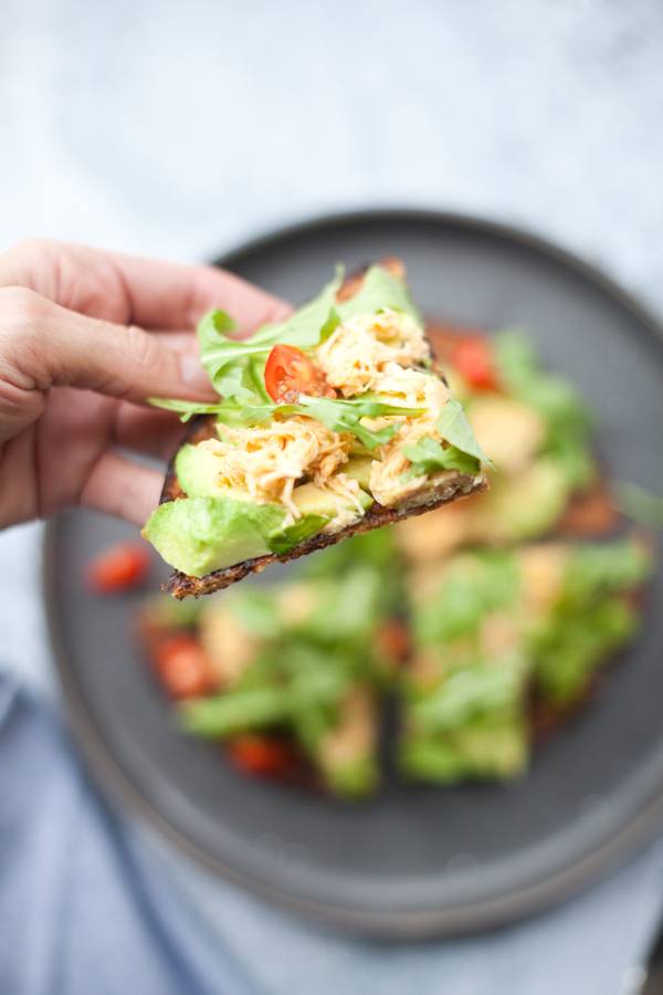 There's so many ways to use my creamy buffalo chicken, and pizza is such a fun choice! www.lillieeatsandtells.com