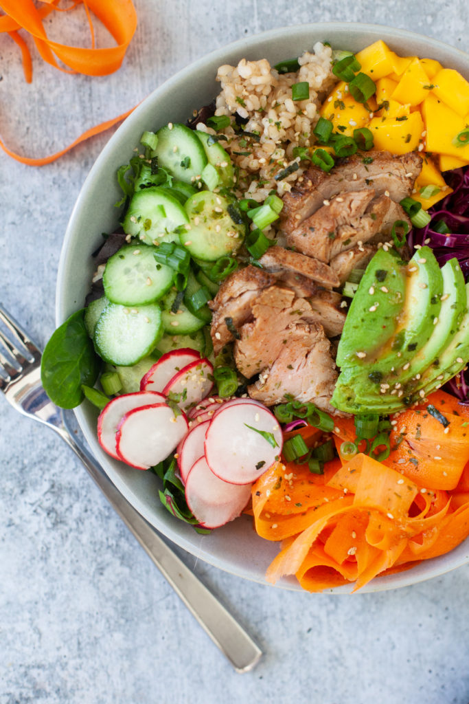 Try this super healthy spiced pork poke bowl. www.lillieeatsandtells.com