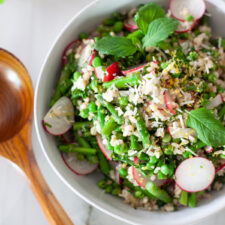 low-calorie with options to add more to this grain salad! www.lillieeatsandtells.com