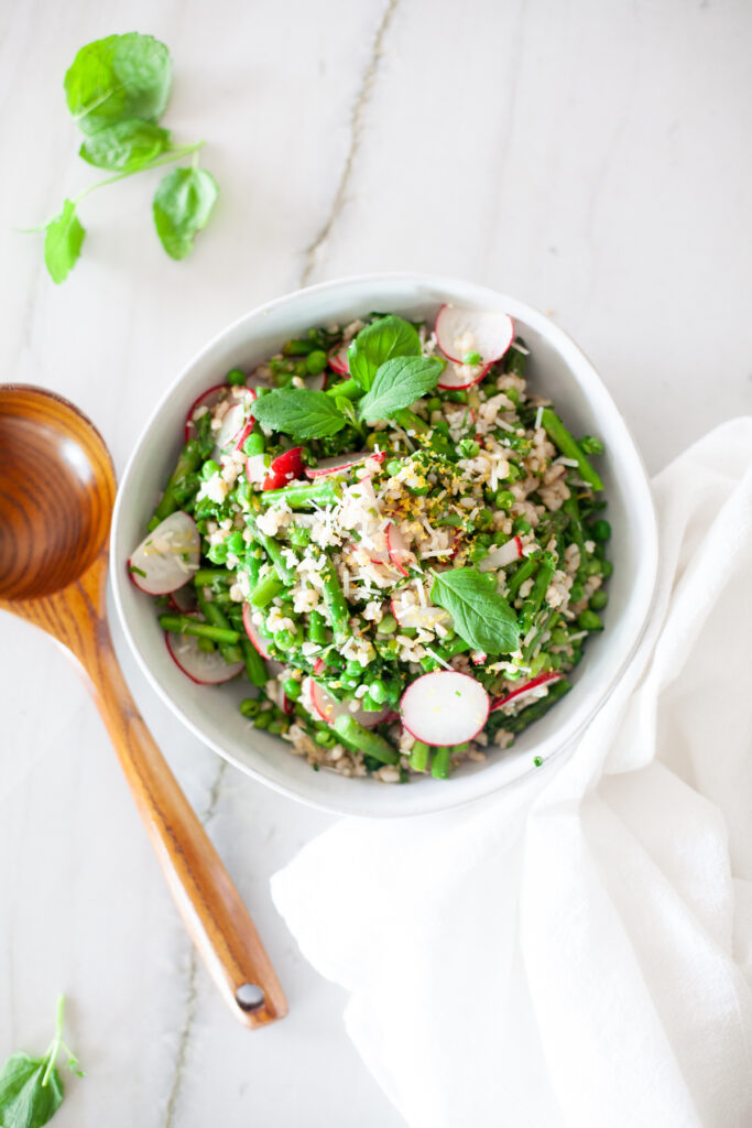 This has the perfect mix of brown rice and vegetables. Add your dressing and it's ready to go! www.lillieeatsandtells.com