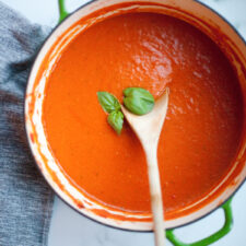 macro-friendly soup. www.lillieeatsandtells.com