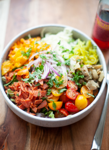 There's nothing better than a good, quick, delicious chopped salad. www.lillieeatsandtells.com