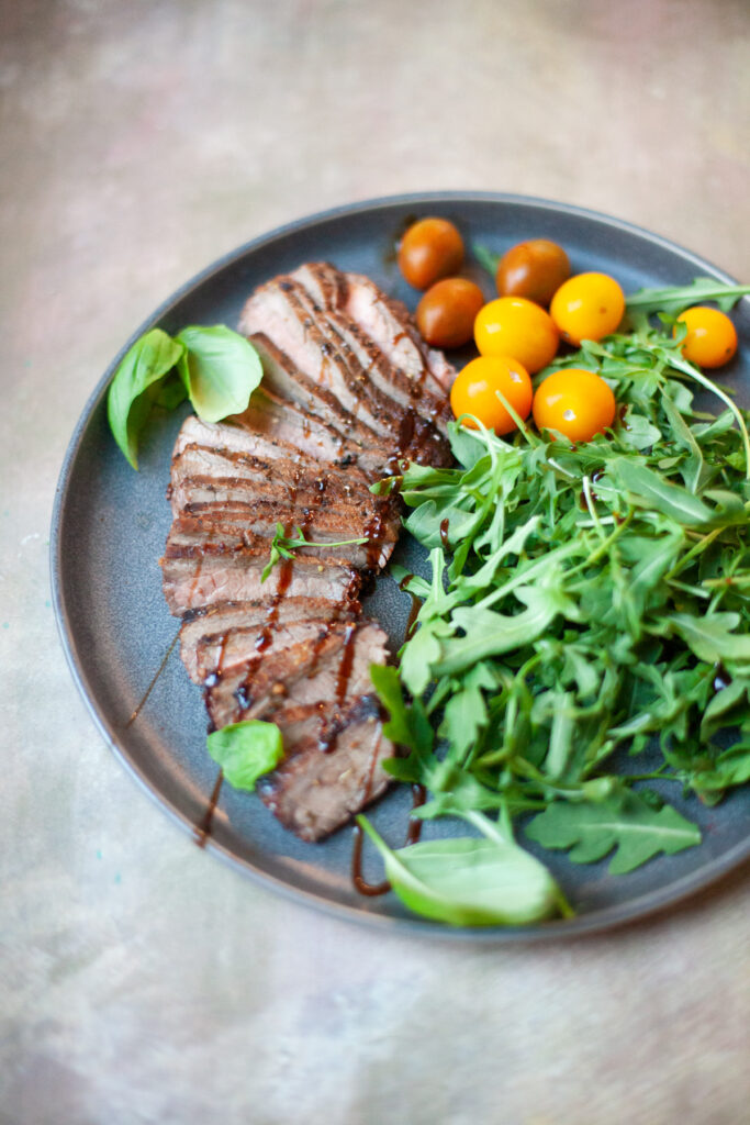 balsamic grilled flank steak by www.lillieeatsandtell.com