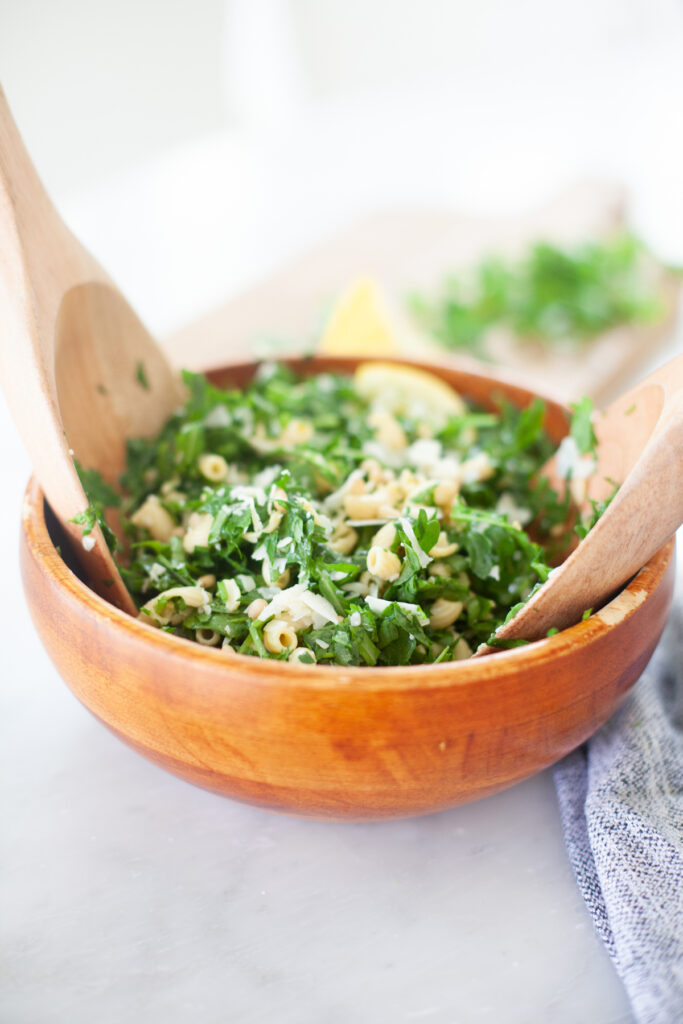 delicious herb and arugula pasta salad that fits your macros. www.lillieeatsandtells.com