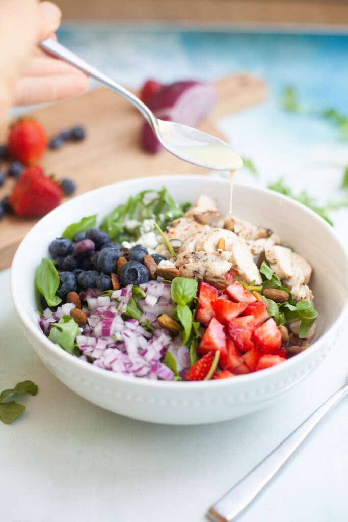 easy and macro friendly berry and goat cheese salad by www.lillieeatsandtells.com