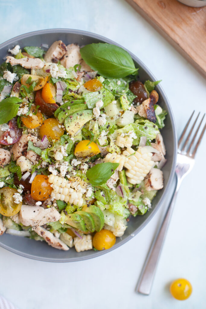 macro friendly BLT chopped salad with creamy blue cheese dressing by www.lillieeatsandtells.com