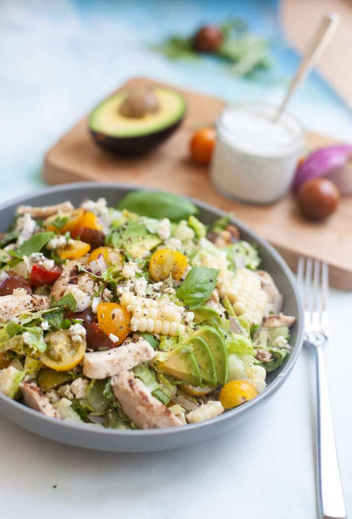 macro friendly BLT chopped salad with creamy blue cheese dressing by www.lillieeatsandtells.com