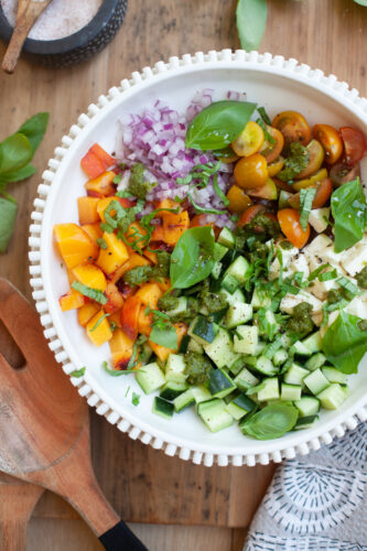 macro friendly peach chopped caprese salad recipe by www.lillieeatsandtells.com