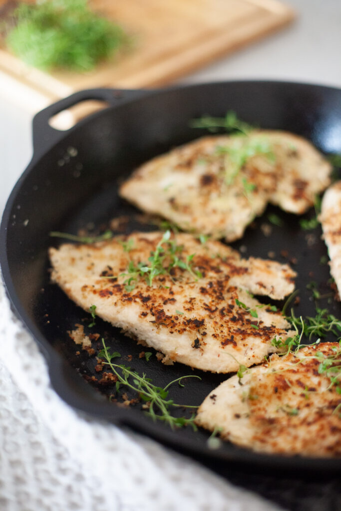Crispy Garlic and Thyme Chicken recipe by www.lillieeatsandtells.com