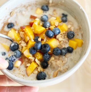 breakfast protein cauliflower oats by www.lillieeatsandtellscom.bigscoots-staging.com
