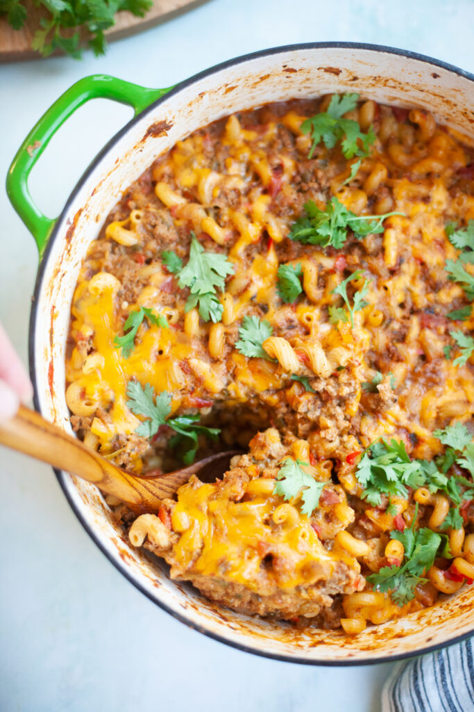easy lean chili mac recipe by www.lillieeatsandtells.com macro friendly comfort food