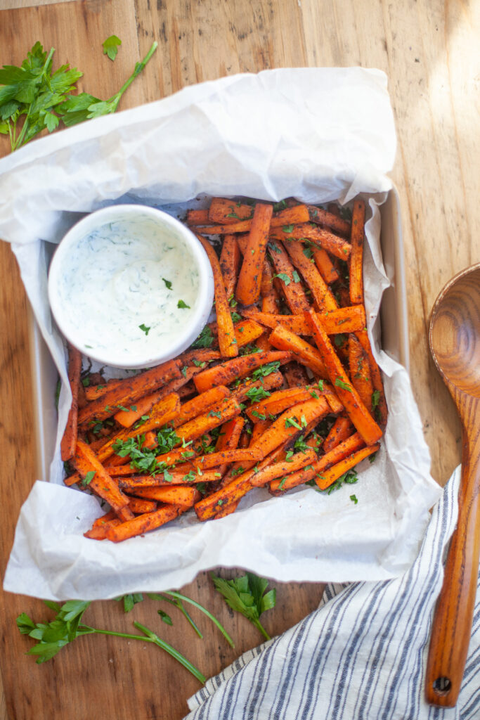 Spicy Carrot Fries with Lemon Cumin Yogurt Sauce | macro friendly sides recipe by www.lillieeatsandtells.com