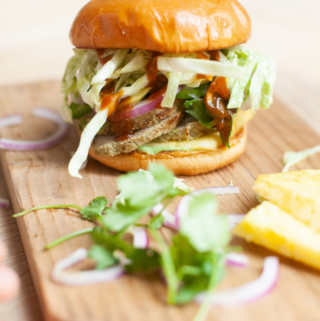 Why I love this easy pineapple jalepeño pork sandwich that fits my macros! www.lillieeatsandtellscom.bigscoots-staging.com