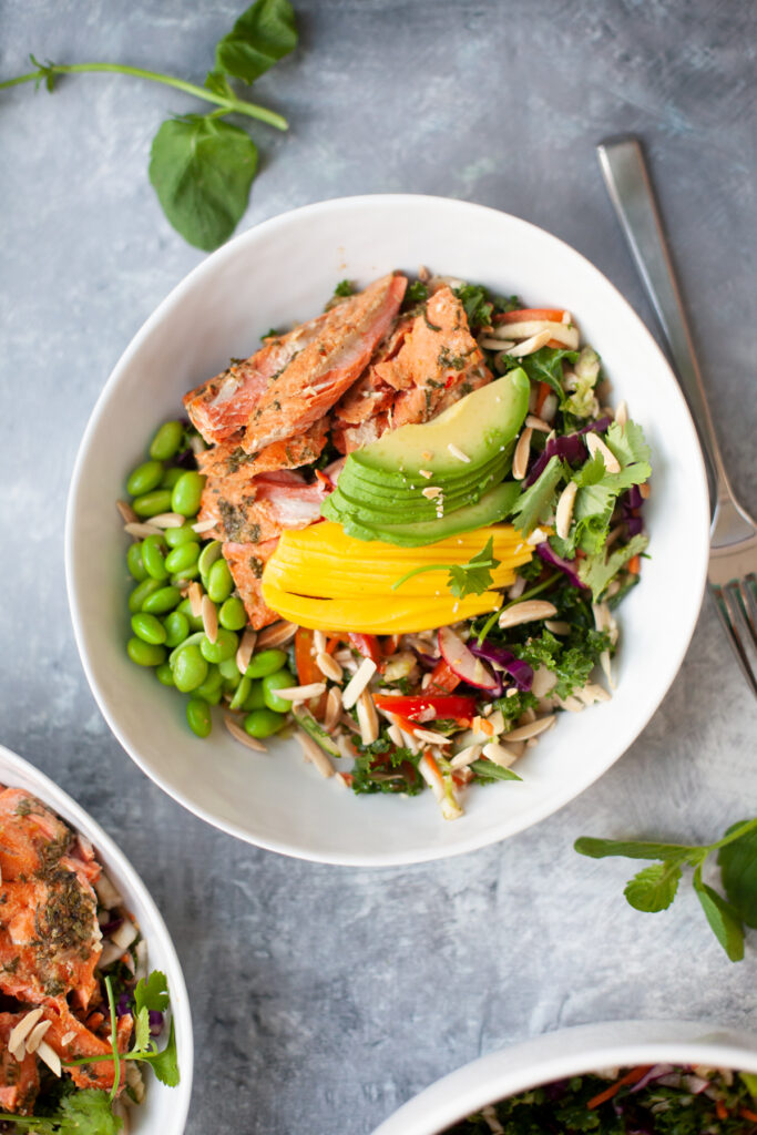 This soy ginger salmon and asian slaw is delicious and macro friendly www.lillieeatsandtells.com