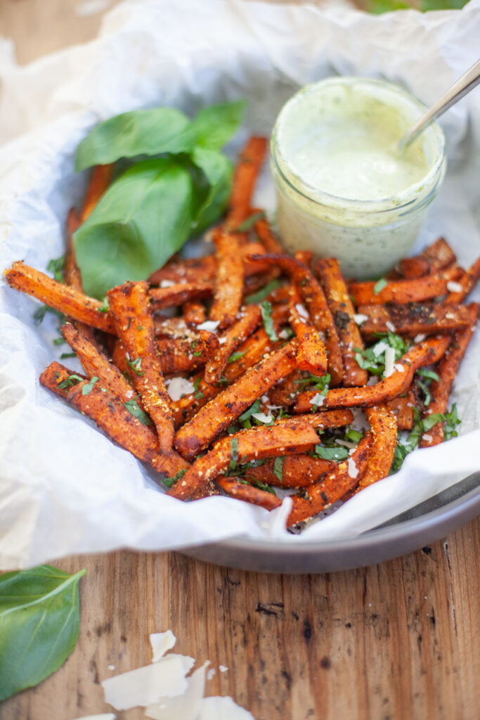 Fit your macros with these amazing roasted carrots. www.lillieeatsandtells.com