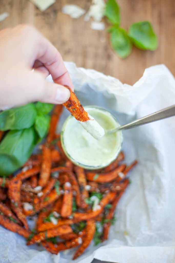 Delicious parmesan roasted carrot fries www.lillieeatsandtells.com