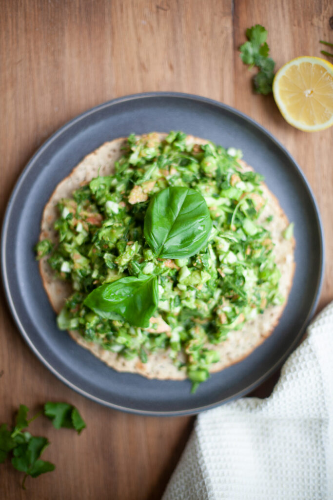 This macro-friendly chopped salad is not only delicious, but can be made dairy-free and gluten-free. www.lillieeatsandtells.com
