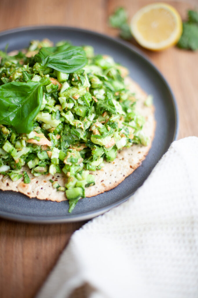 You won't have to worry about your macros with this low fat Choppy Chopped Green Goddess Salmon Salad Flatbread. This meal is full of flavor while being low on fat. www.lillieeatsandtells.com