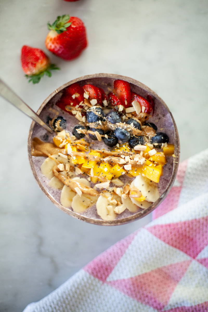 Looking to switch up your lunch? Try this healthy protein "Acai" bowl. www.lillieeatsandtells.com