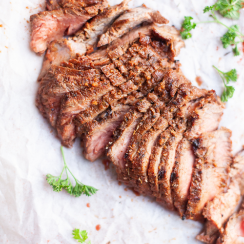 This recipe for the best marinated flank steak is delicious and macro-friendly. www.lillieetasandtells.com