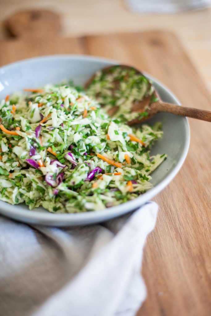 Two great things, slaw and burgers, put into one macro friendly meal. The veggie packed turkey burger with green goddess slaw is low carb and full of flavor. www.lillieeatsandtells.com