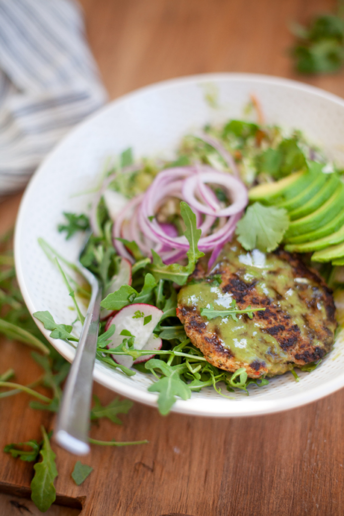 This veggie packed turkey burger with green goddess slaw is a perfect meal for anyone whether you are counting your macros or not. www.lillieeatsandtells.com