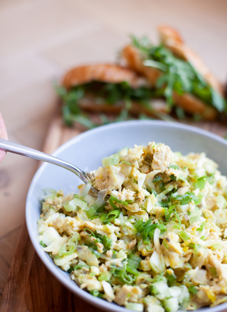 Do you know what is going to be in your game day spread? Check out my macro-friendly Super Bowl round up for ideas. www.lillieeatsandtells.com