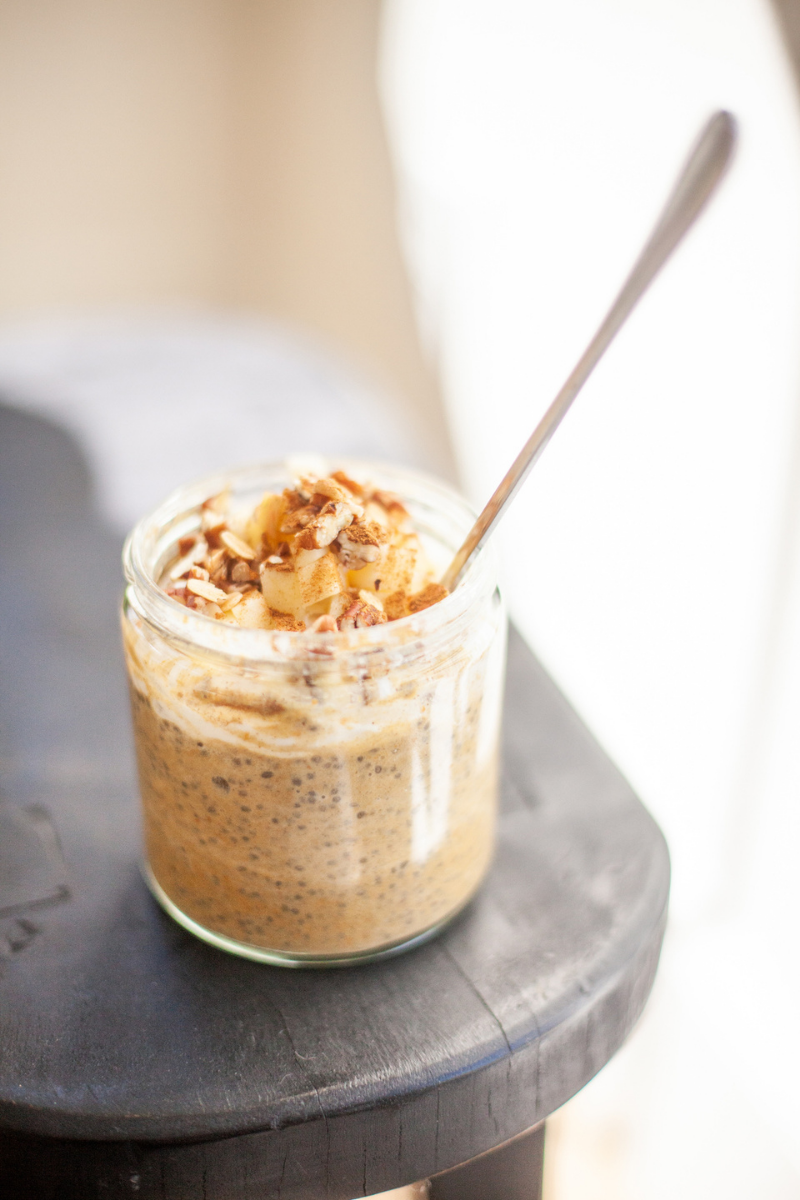 Start your day with this macro-friendly overnight pumpkin chia protein pudding. www.lillieeatsandtells.com
