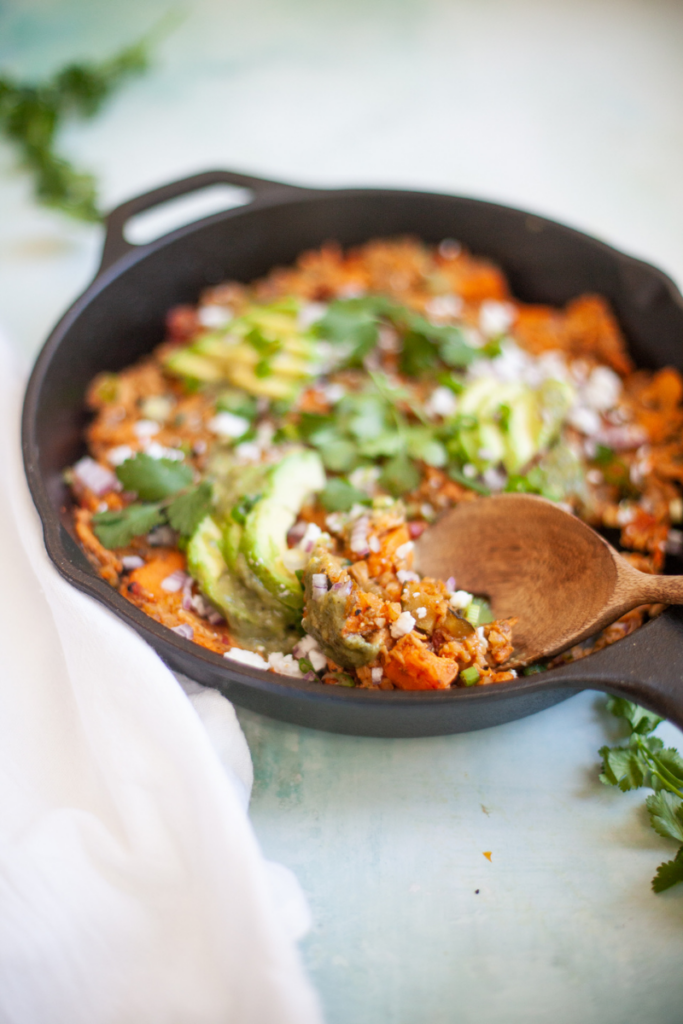 Try this macro-friendly sweet potato chipotle chicken skillet. www.lillieeatsandtells.com