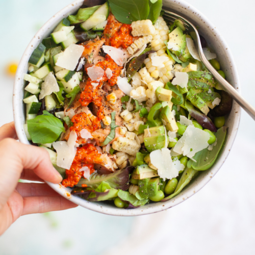 If you love all things fresh, try my macro-friendly salmon romesco salad. www.lillieeatsandtells.com