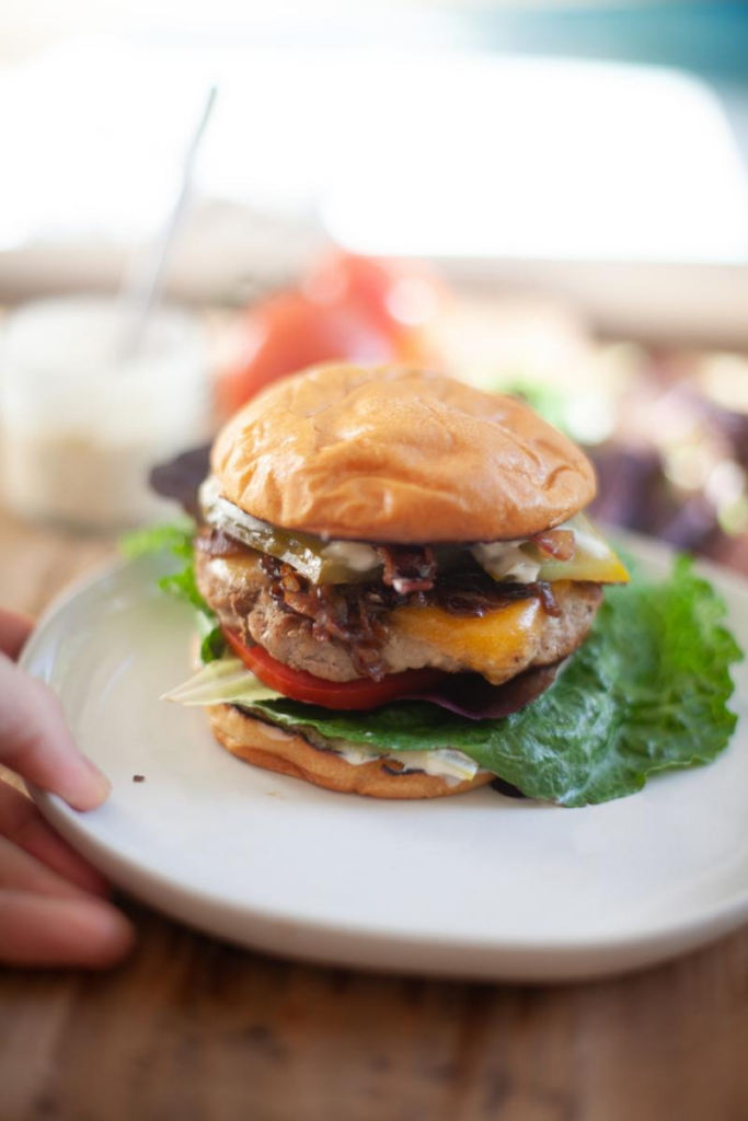 the perfect burger to celebrate summer www.lillieatsandtells.com