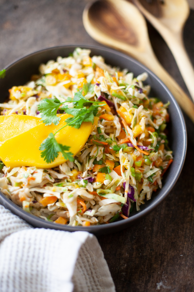 spicy mango slaw www.lillieeatsandtells.com