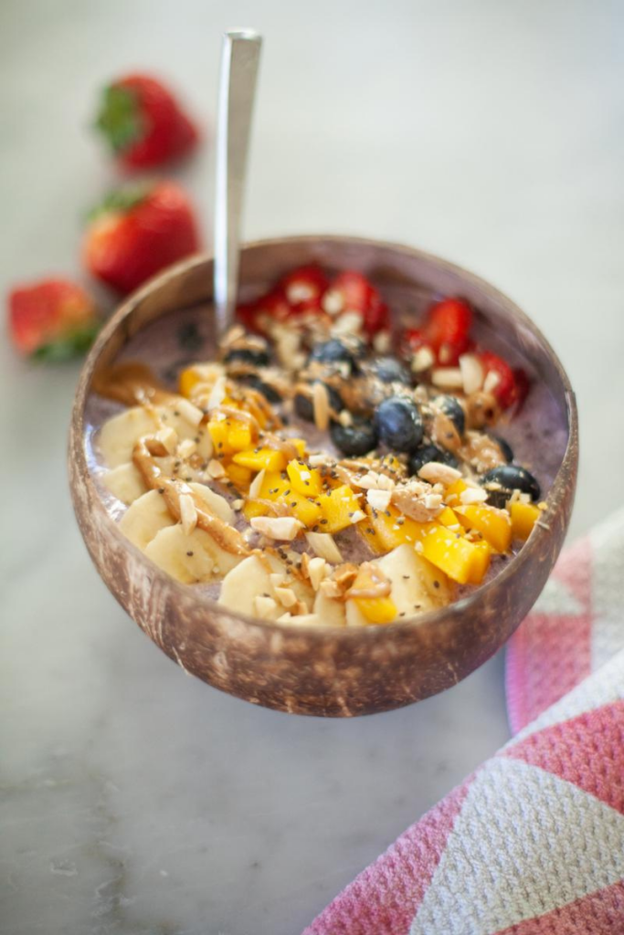 copycat acai bowl www.lillieeatsandtells.com