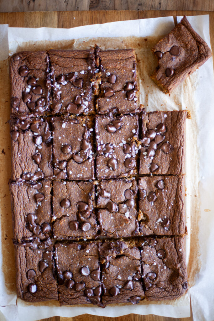 Pumpkin pie breakfast bars cut into 16 servings with the top right bar broken off.