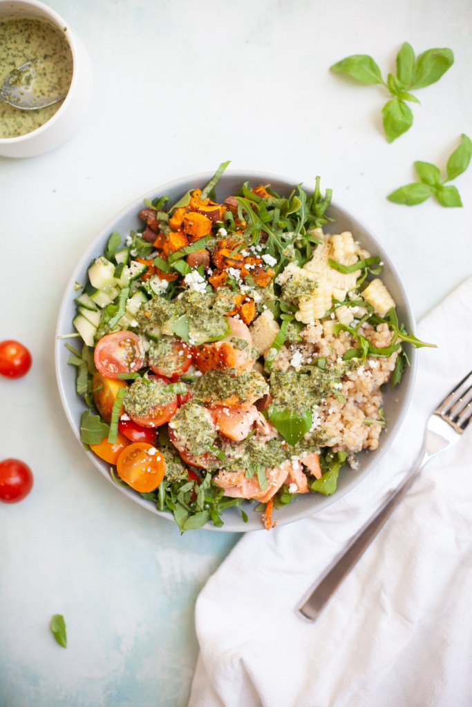 This Salmon, Roasted Sweet Potatoes, and Chimichurri Salad is so popular at our summer barbecues.
www.lillieeatsandtells.com