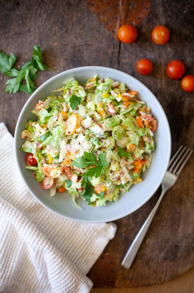 Learn how to make restaurant quality salads at home that are also macro-friendly! My 5 simple tips will take your salads to the next level. www.lillieeatsandtells.com
